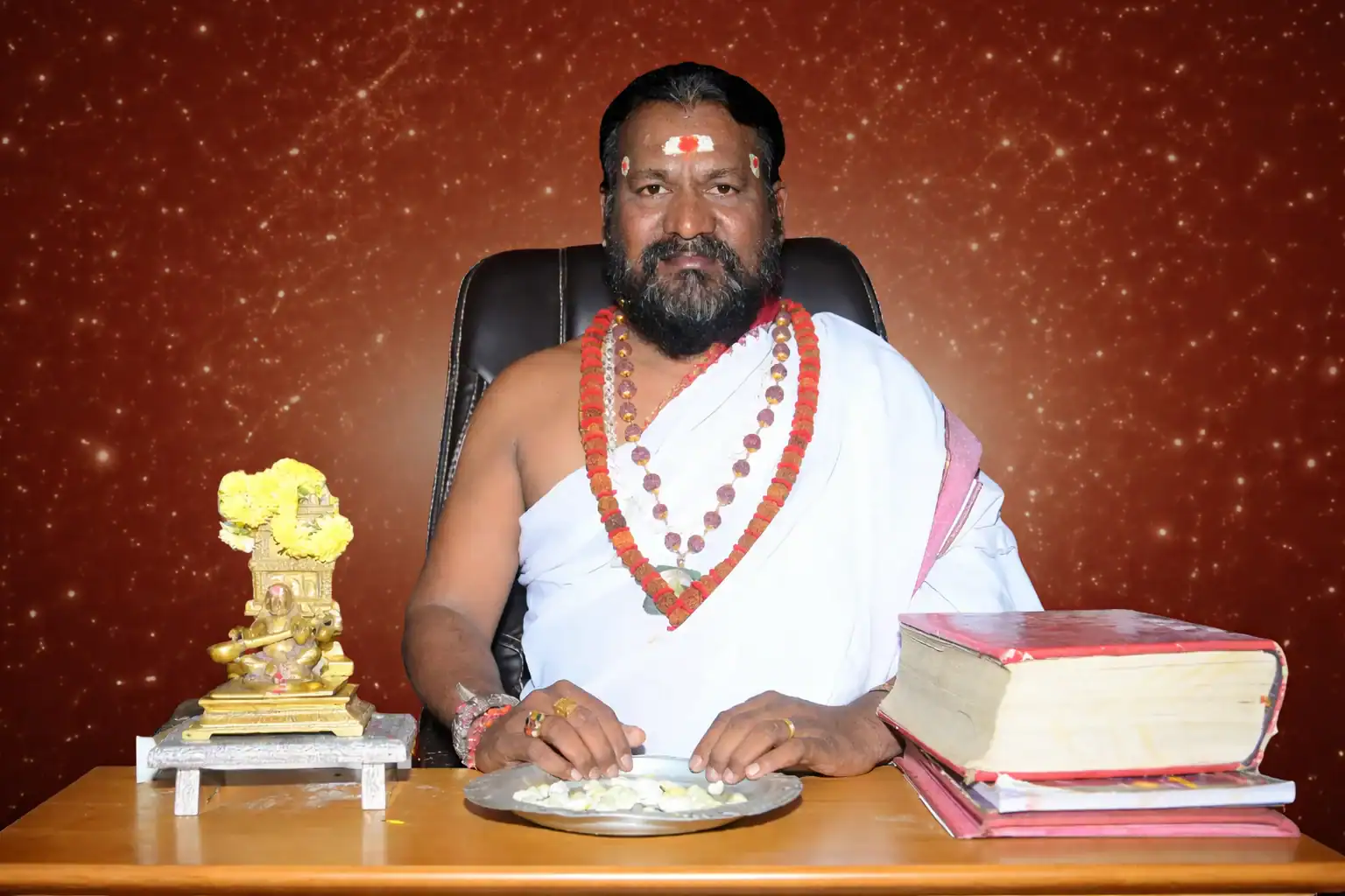 Pandit Shankar Prasad Shastri in his Bangalore Jyothishyalayam